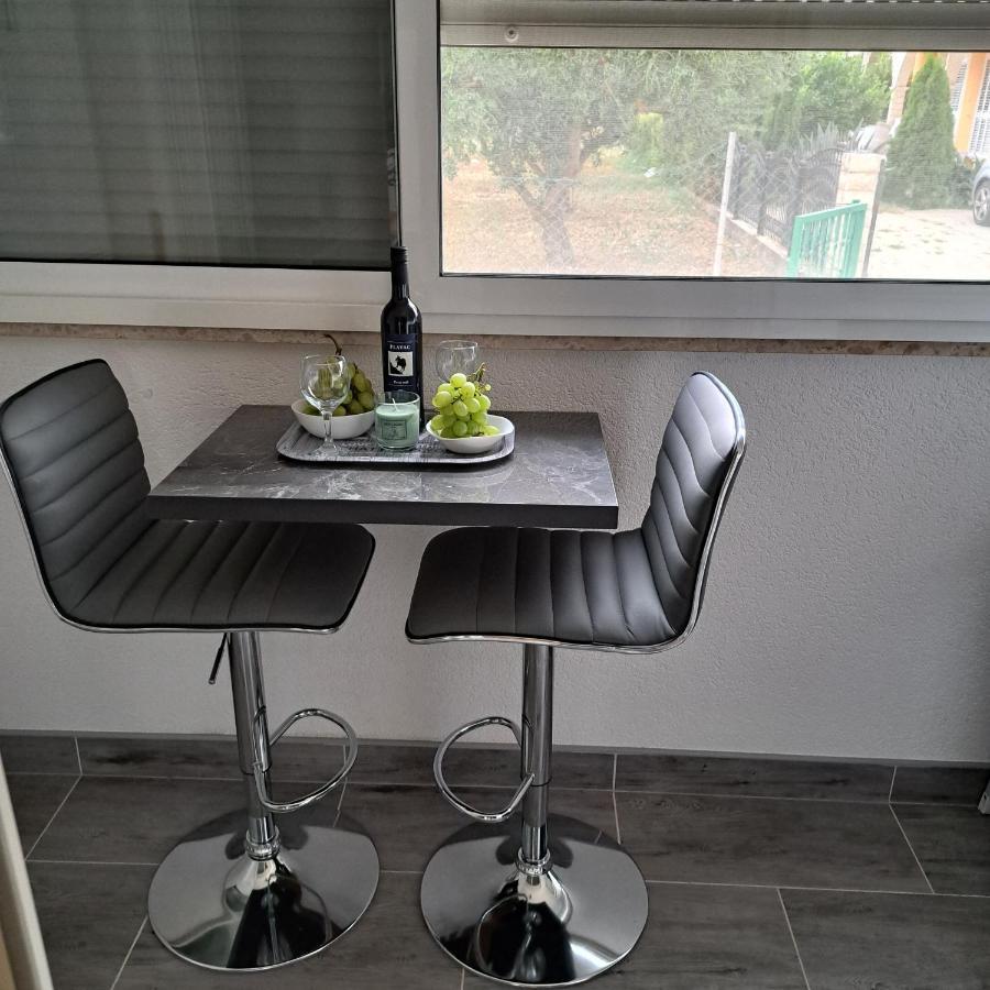 Mihaela Studio Apartmans 150M Near The Beach Kaštela Exteriér fotografie